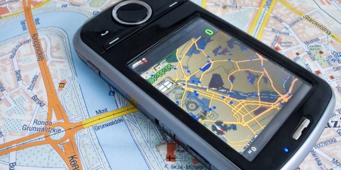 Téléphone portable sur la carte