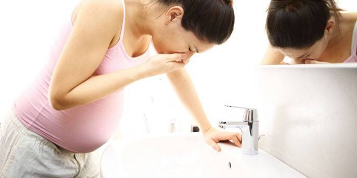 Mujer embarazada enferma