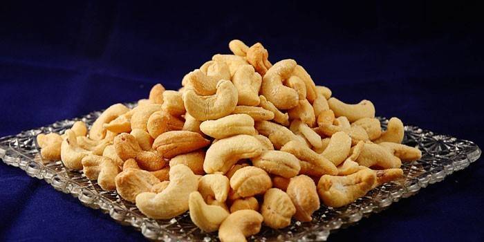 Cashewnüsse auf einem Teller