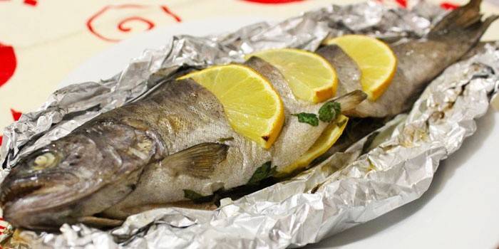 Trucha al horno con limón