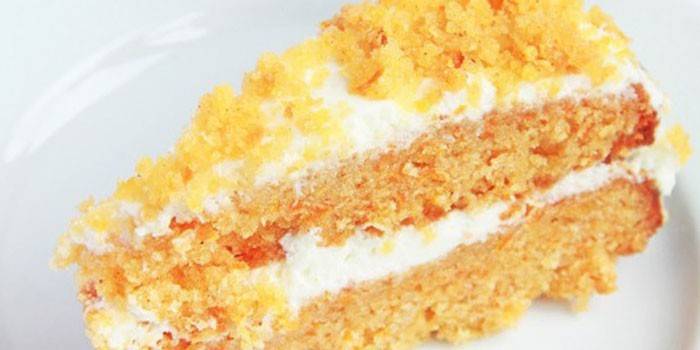 Torta torta sárgarépa és tejföllel