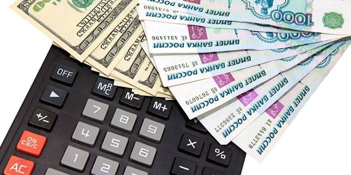 Calculadora e dinheiro