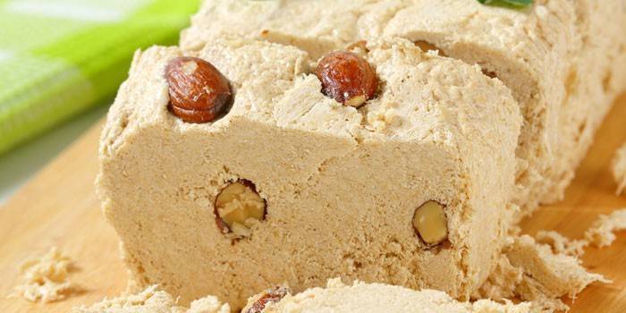 Halva su žemės riešutais