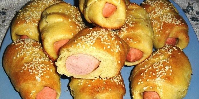 Testa desas pārkaisa ar sezama sēklām