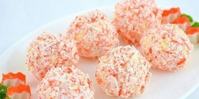 Raffaello aperitivo de queso, palitos de cangrejo y almendras