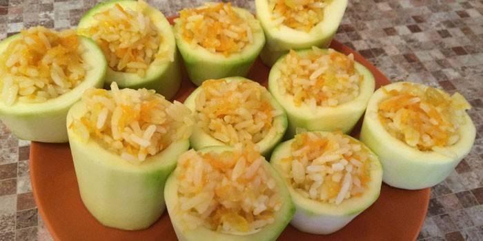 Zucchini umplut cu orez și legume