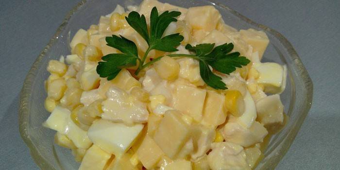 Kyllingesalat med ananas og majs