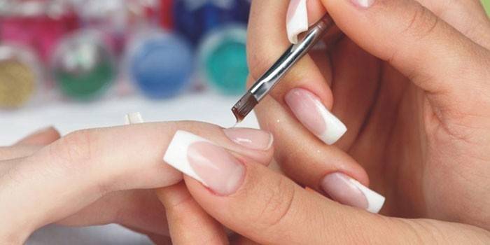 Correction des ongles en gel