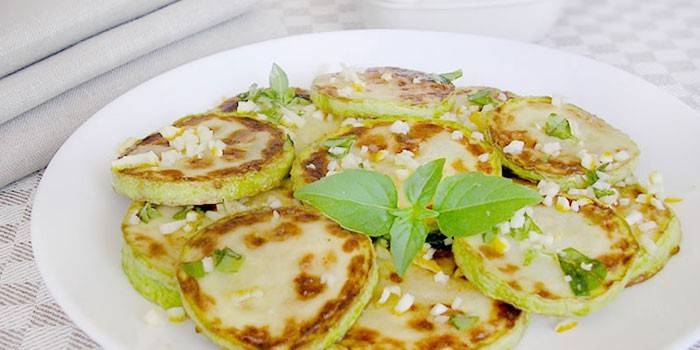 Zucchine all'aglio fritte
