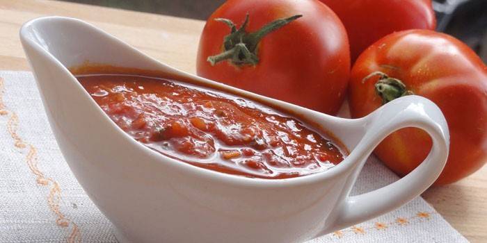 Molho de Tomate em Molheira