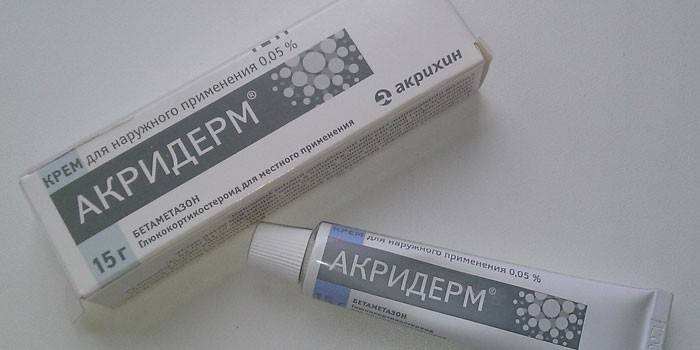 Kremas „Akriderm“ pakuotėse