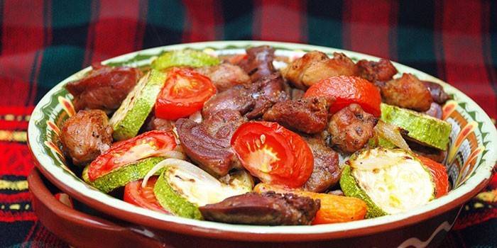لحم الخنزير المشوي مع الخضار