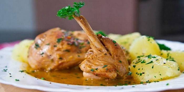 Patates ile kızarmış tavşan