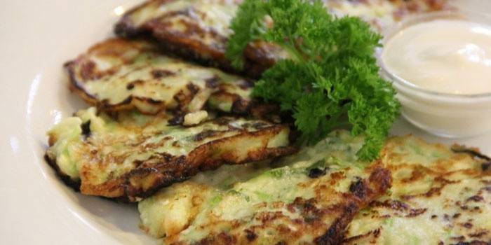Fritters iš cukinijų ir varškės