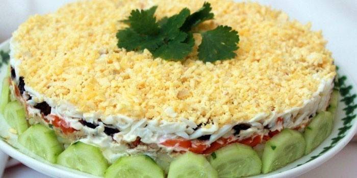 Ferdig salat på et fat