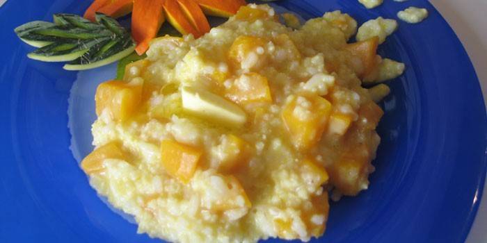 Bereiter Reishirsebrei mit Kürbis