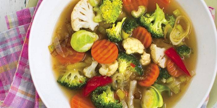 Sopa magra com couve de Bruxelas e brócolis