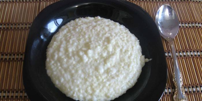 Gachas de leche Amistad en un plato