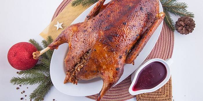 Zoss, kas pildīta ar griķiem un šampinjoniem