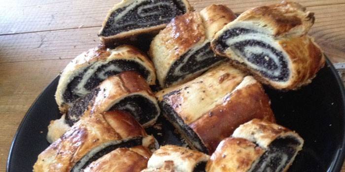 Puff pastry poppy hạt giống cuộn