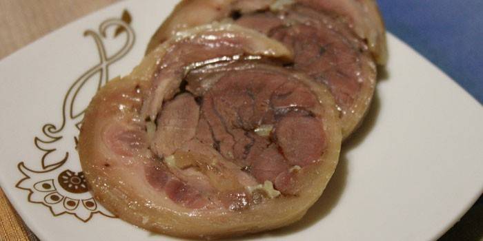 Prosciutto di stinco di maiale fatto in casa