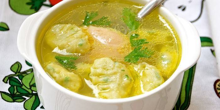น้ำสต๊อกไก่พร้อมเกี๊ยว