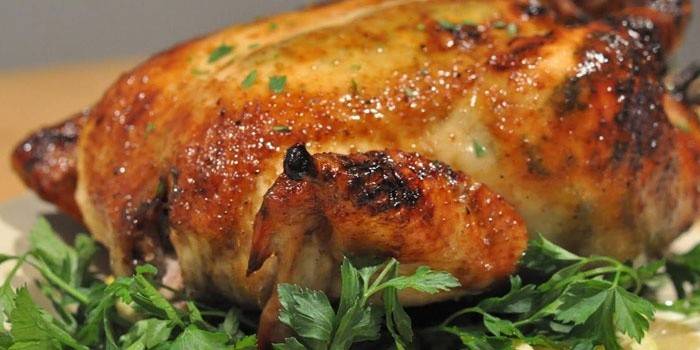 Frango assado com ervas frescas