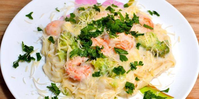 Fettuccine de crevettes à la sauce au fromage