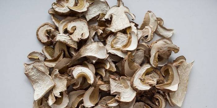 Ciuperci uscate de porcini