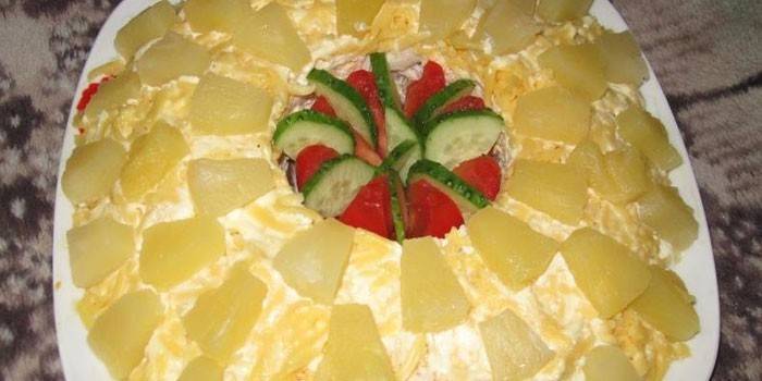 Salat med kyllingeananas og svampe