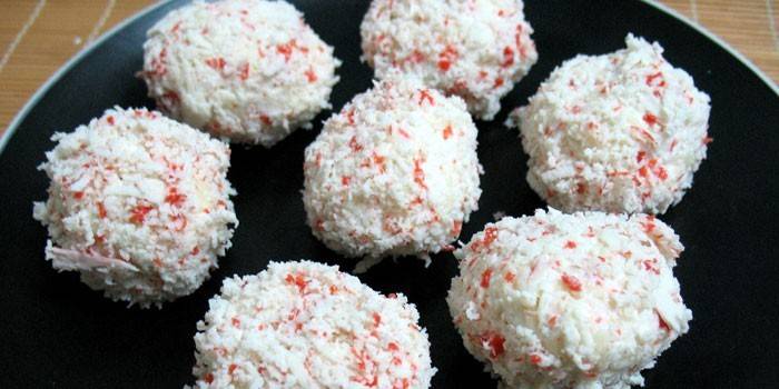 Bolas de queso con palitos de cangrejo