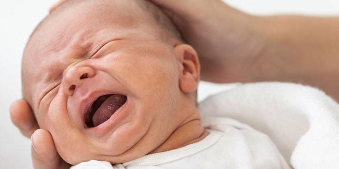 Le bébé pleure