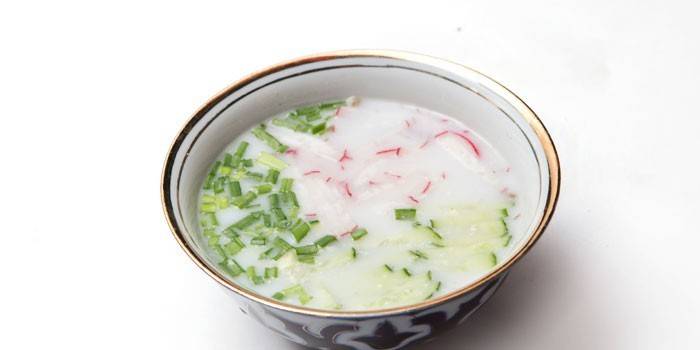 Okroshka trong một cái đĩa