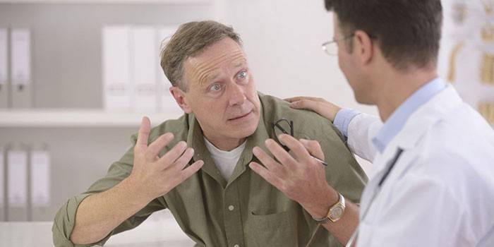 Hombre en la cita del doctor