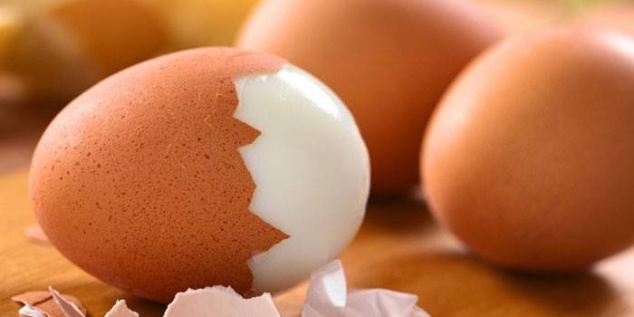 Uovo di gallina bollito
