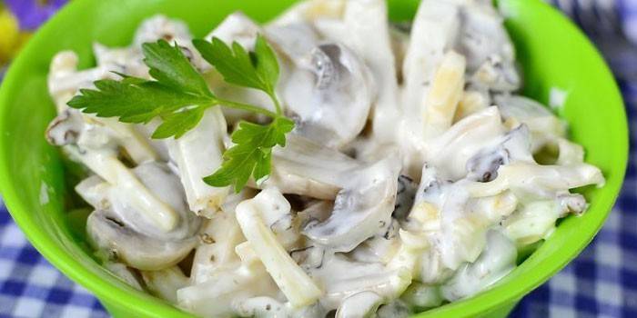 Pilzsalat mit Tintenfisch