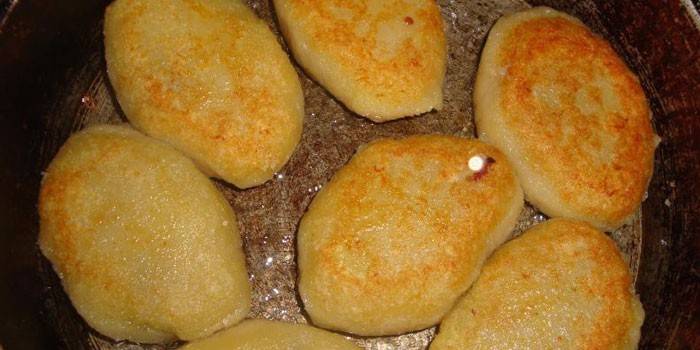 Bir tavada patates gözlemesi