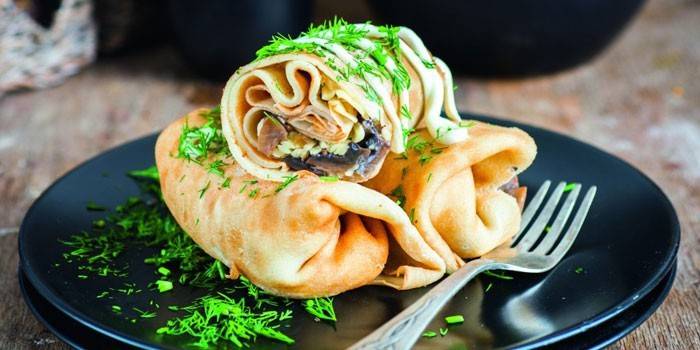 Pannukakku rullina sienetäyte