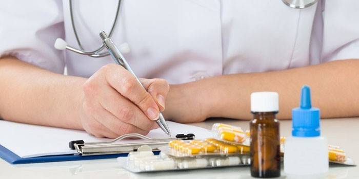 Le docteur écrit