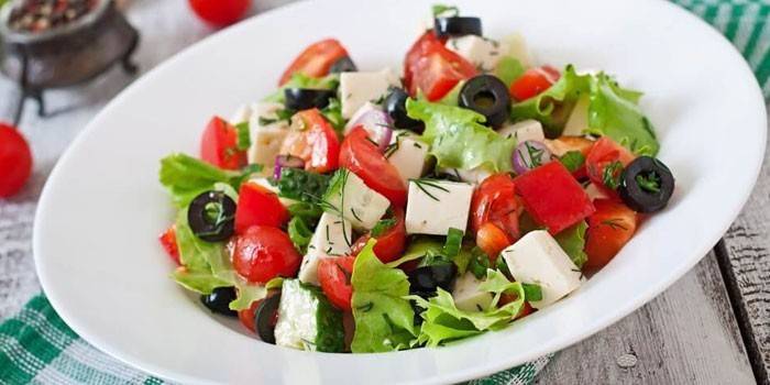 Salad trong một cái đĩa