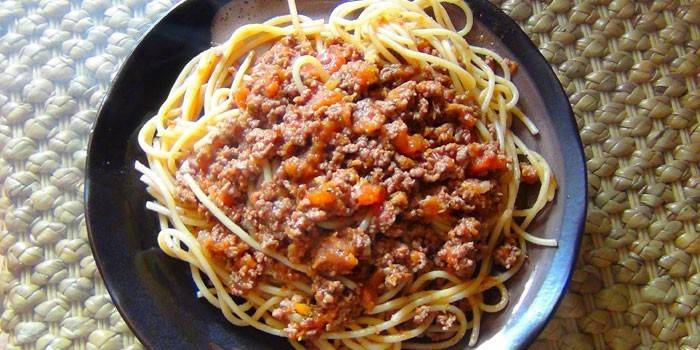 Macarrão com carne picada