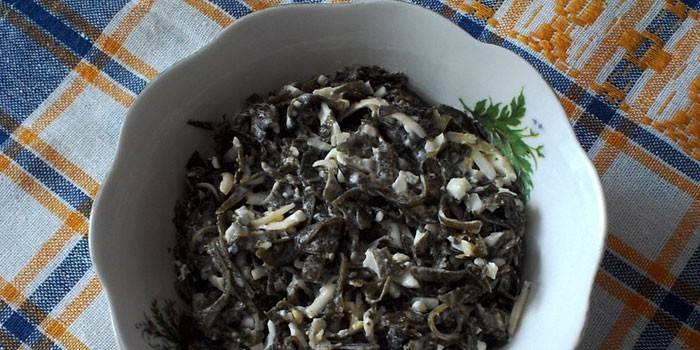 Insalata pronta di calamari e alghe