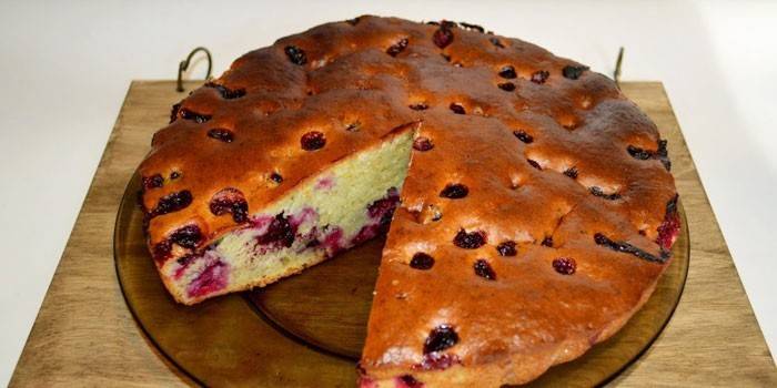 Torta de cereja com creme de leite