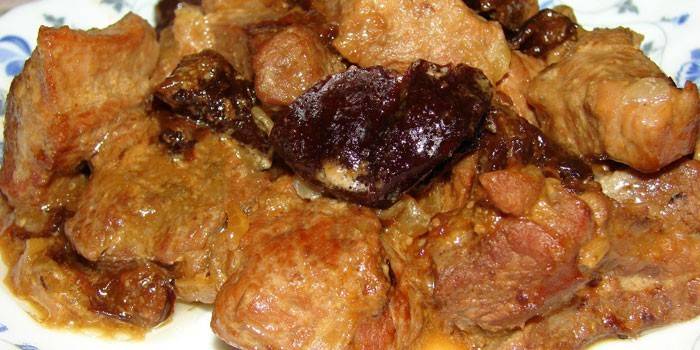 Guisado de peru com ameixas