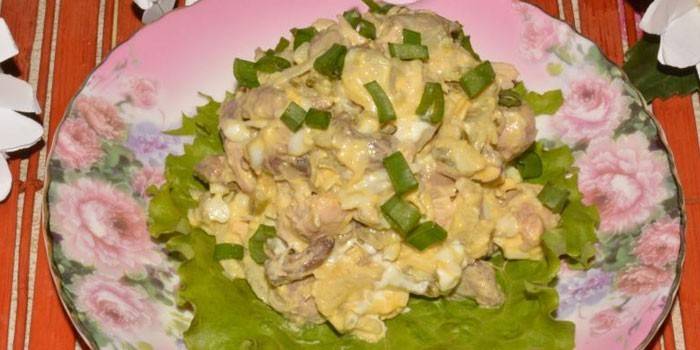 Bereiter Salat auf einer Platte