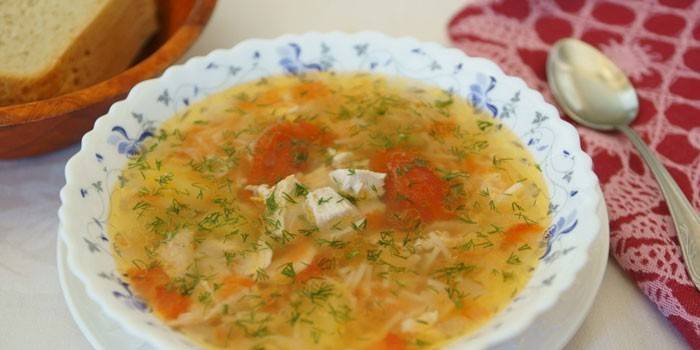 Kartoffelsuppe mit hausgemachten Nudeln
