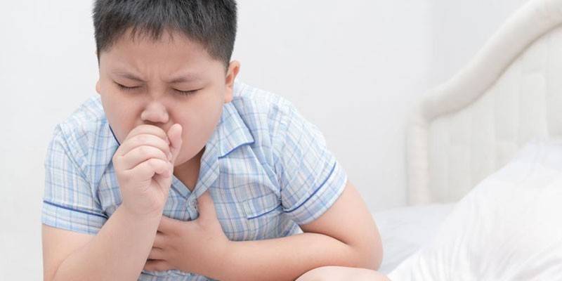 Niño tose
