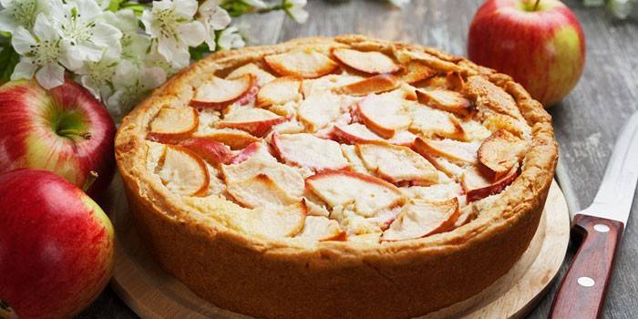 Nyitott magas almás pite