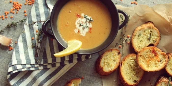 Sopa de lentilha de receita turca