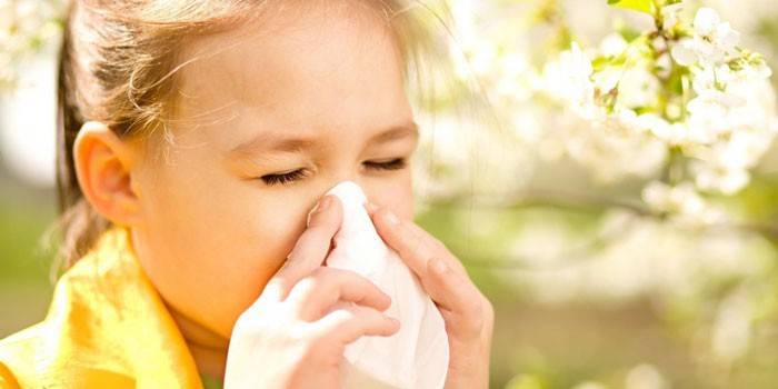 La niña tiene secreción nasal.